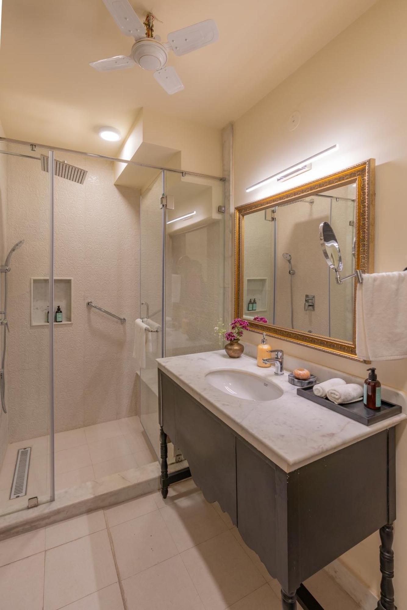 Laalee Hotel Jaipur Bilik gambar
